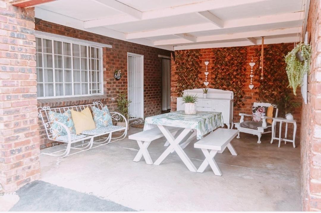 Zhantique Guest House 1- Unit 5 Boksburg Esterno foto
