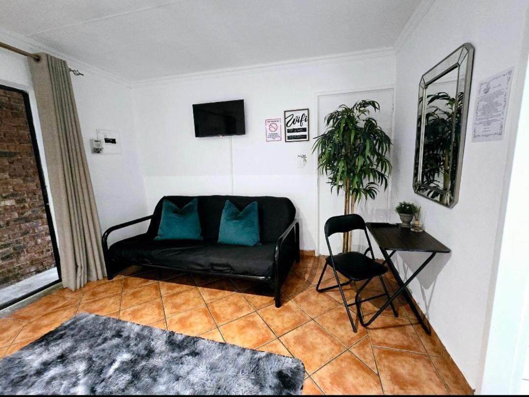 Zhantique Guest House 1- Unit 5 Boksburg Esterno foto